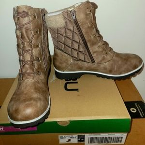 JBU  Womens size 8 1/2 WIDE Waterproof Boots